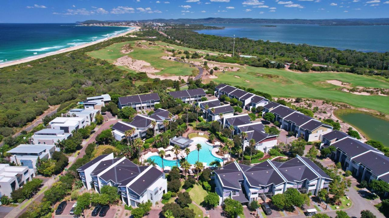 Pullman Magenta Shores Resort Entrance Exterior photo